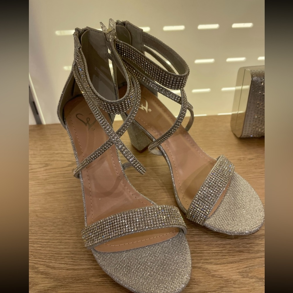 Windsor shoes size 8.5 women.